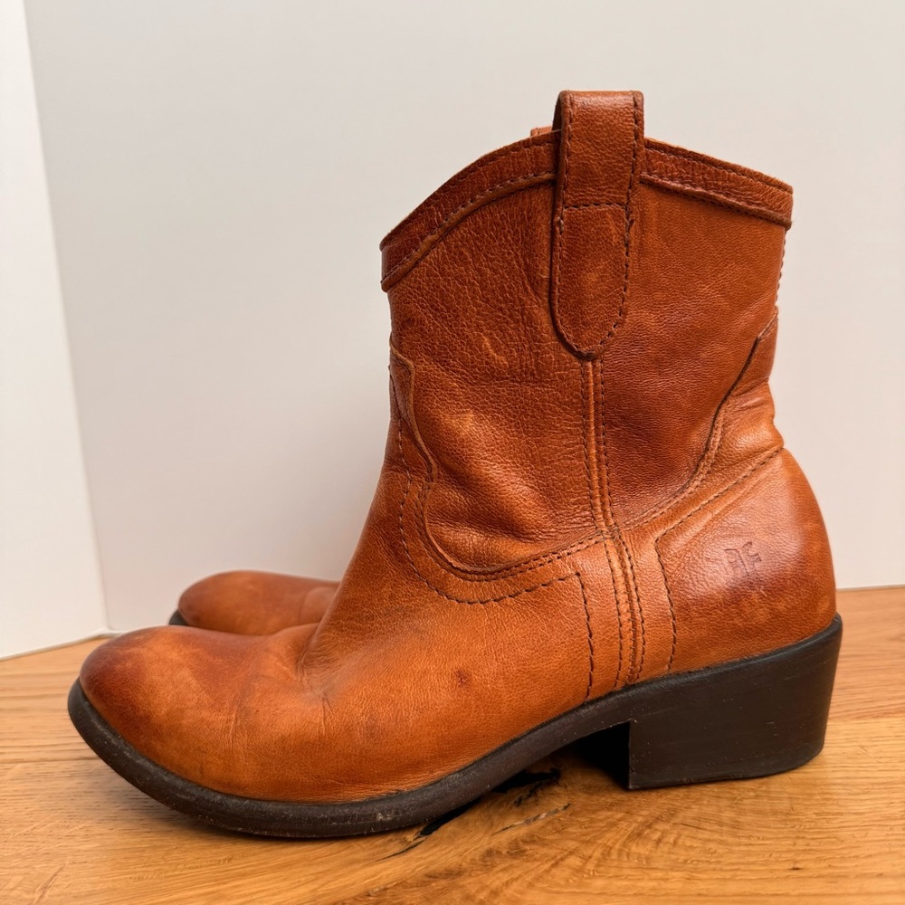 Frye Carson Shortie Cognac Tan Ankle Boots